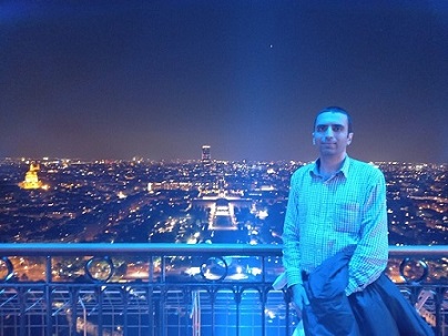 Hooman Fatoorehchi at the top of the Eiffel Tower (Paris, 2021)